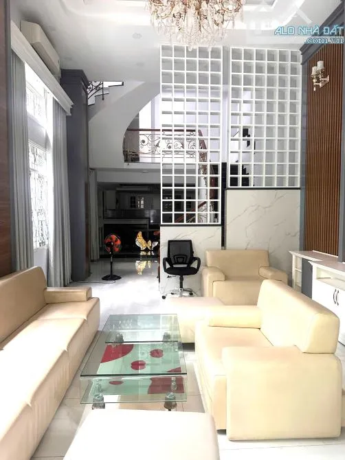 Cho thuê gấp nhà Phổ Quang- có hoa hồng môi giới