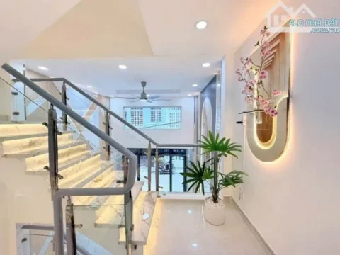 XOAY VỐN BÁN NHANH NHÀ LÝ THÁI TỔ, QUẬN 10. GIÁ:4,36Tỷ/5x12,7m. 4LẦU. SỔ HỒNG RIÊNG