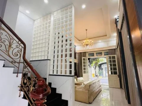 Cho thuê gấp nhà Phổ Quang- có hoa hồng môi giới