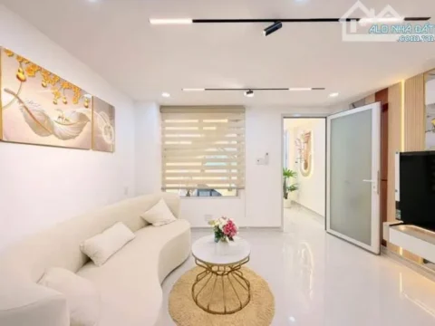 XOAY VỐN BÁN NHANH NHÀ LÝ THÁI TỔ, QUẬN 10. GIÁ:4,36Tỷ/5x12,7m. 4LẦU. SỔ HỒNG RIÊNG