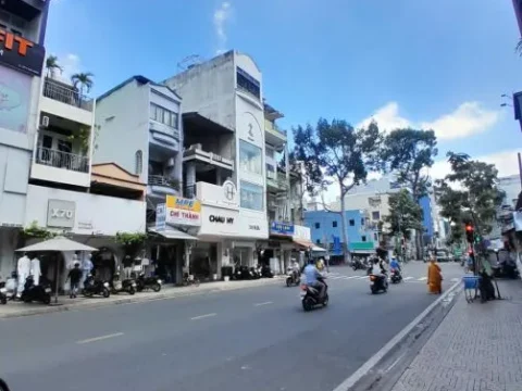Cho thuê tòa nhà 168 Nguyễn Trãi 7,4x17m, 6 tầng thang máy 170 triệu.