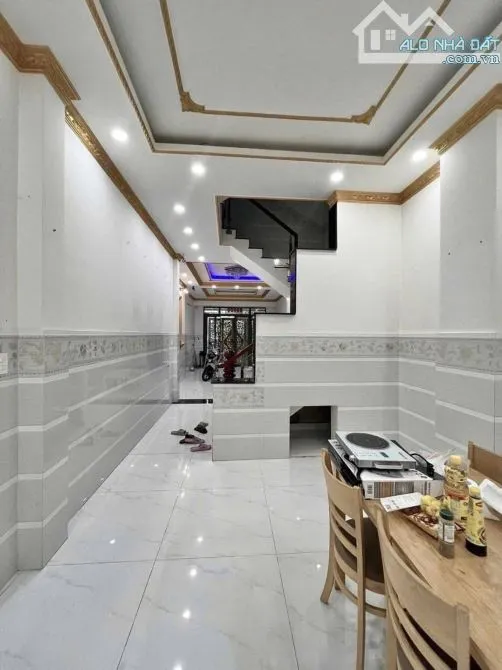 CHÚ TRÁNG BÁN GẤP NHÀ NGÔ THỜI TRUNG, Q5. GIÁ:3TỶ770/65,5m2. 3LẦU. SỔ HỒNG CHÍNH CHỦ