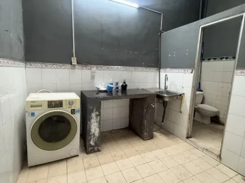 Nhà nguyên căn thuê 12.5tr/th. Âu Dương Lân Quận 8, 3PN Hẻm xe hơi.