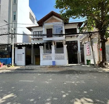 Bán Villa Phố 24/1- 24/3 Hoàng Dư Khương DT: 13,6m x 20m, hầm, 2 lầu.