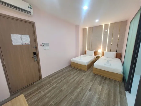 HOT! KHÁCH SẠN KHU SÂN BAY 26 PHÒNG – HĐT 200TR/THÁNG – GIÁ 42 TỶ-DÒNG TIỀN ~6%/NĂM