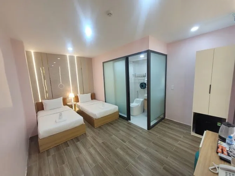 HOT! KHÁCH SẠN KHU SÂN BAY 26 PHÒNG – HĐT 200TR/THÁNG – GIÁ 42 TỶ-DÒNG TIỀN ~6%/NĂM